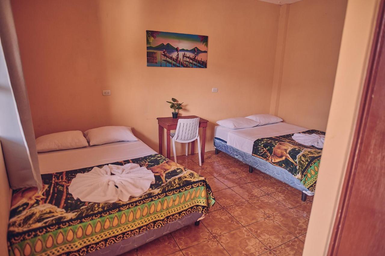 Amigos Hotel San Pedro La Laguna Luaran gambar